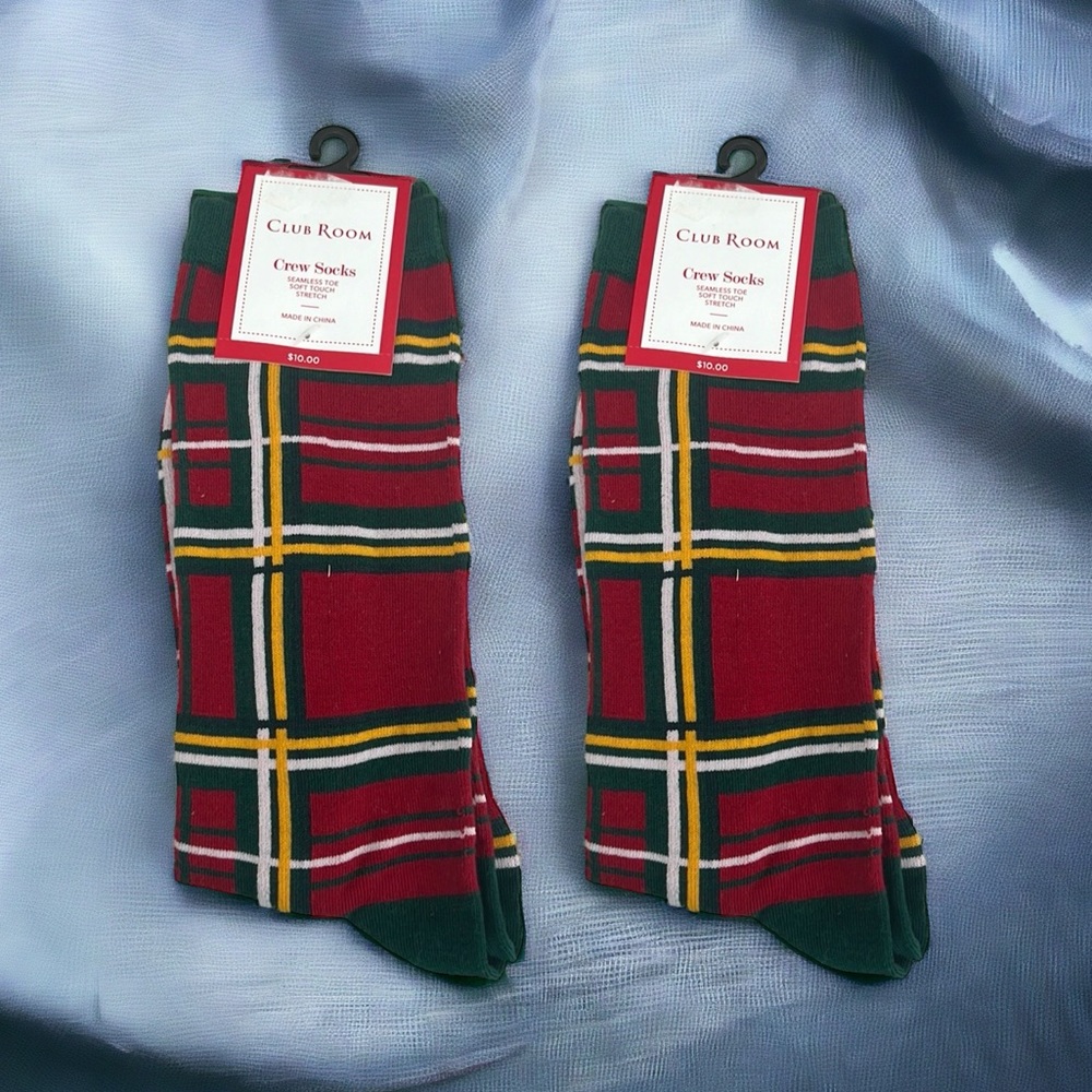 X2 Club Room Red Plaid Crew Socks, Seamless Toe Stretch, One Size New w/Tag